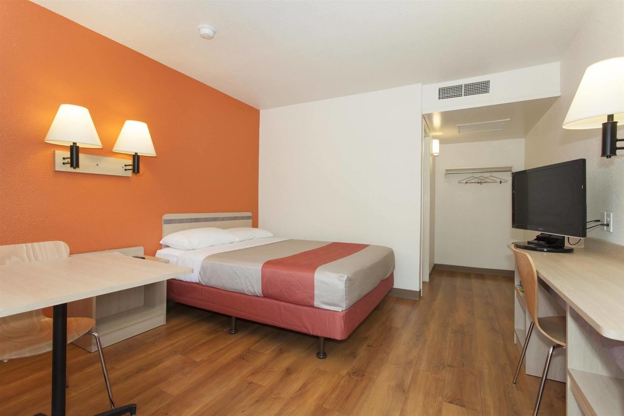 Hotel Hi - Wheel Flats 2*