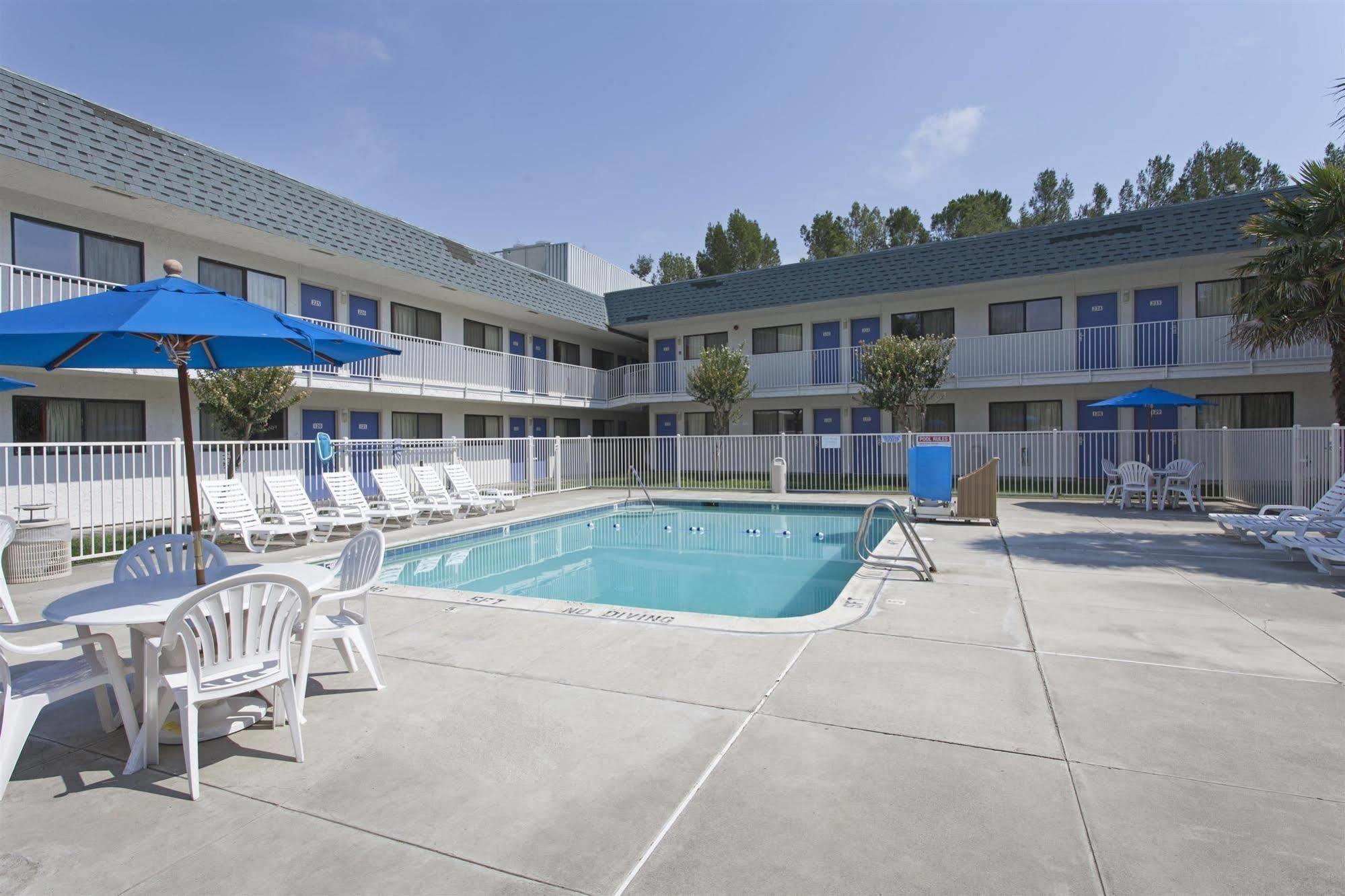 Hotel Hi - Wheel Flats