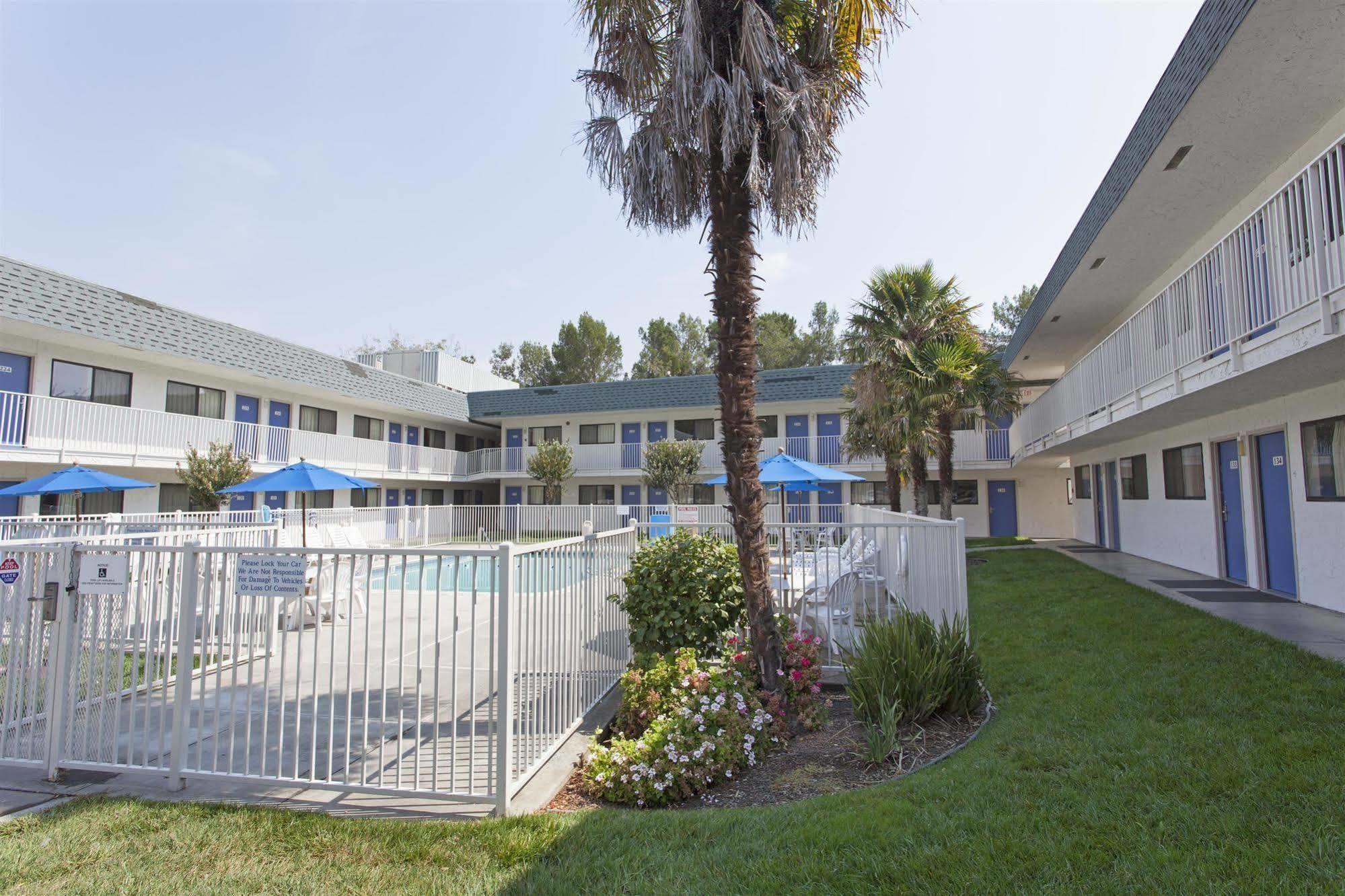 Hotel Hi - Wheel Flats